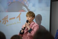 銀太の魅力をプレゼンする佐藤大樹。