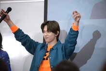 遊のほうが魅力的だと思う観客たちの拍手を浴びる吉沢亮。