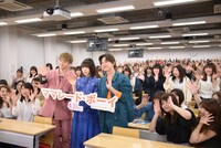 「ママレード・ボーイ」公開直前女子大サプライズイベントの様子。