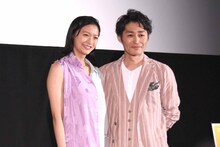 左から榮倉奈々、安田顕。