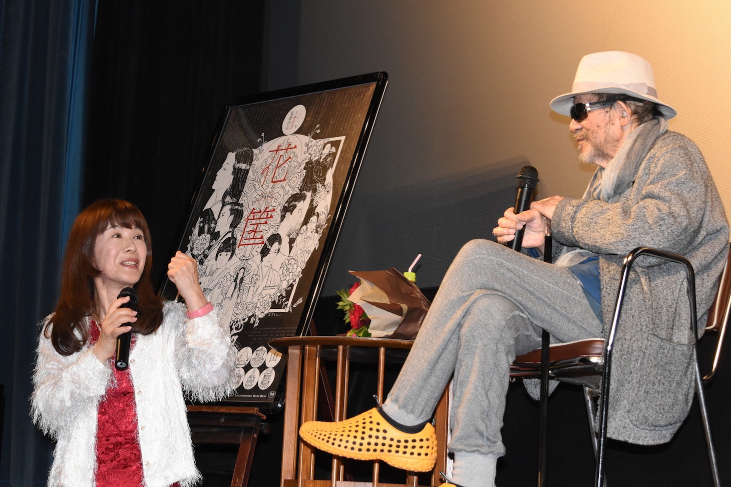 「HOUSE ハウス」でガリ役を演じた松原愛と対面する大林宣彦。