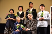 「モリのいる場所」完成披露舞台挨拶の様子。