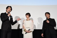 「空飛ぶタイヤ」完成披露試写会の様子。