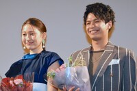 「クジラの島の忘れもの」完成披露試写会の様子。左から大野いと、森崎ウィン。