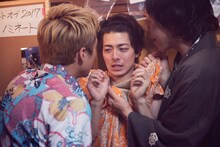 「君が君で君だ」より、高杉真宙演じる宗太（中央）。