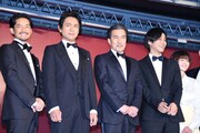 左から竹野内豊、江口洋介、役所広司、松坂桃李、真木よう子。