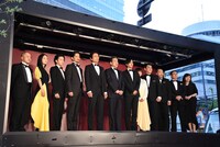 丸の内TOEI前で行われたフォトセッションの様子。