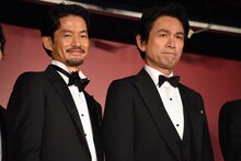 左から竹野内豊、江口洋介。