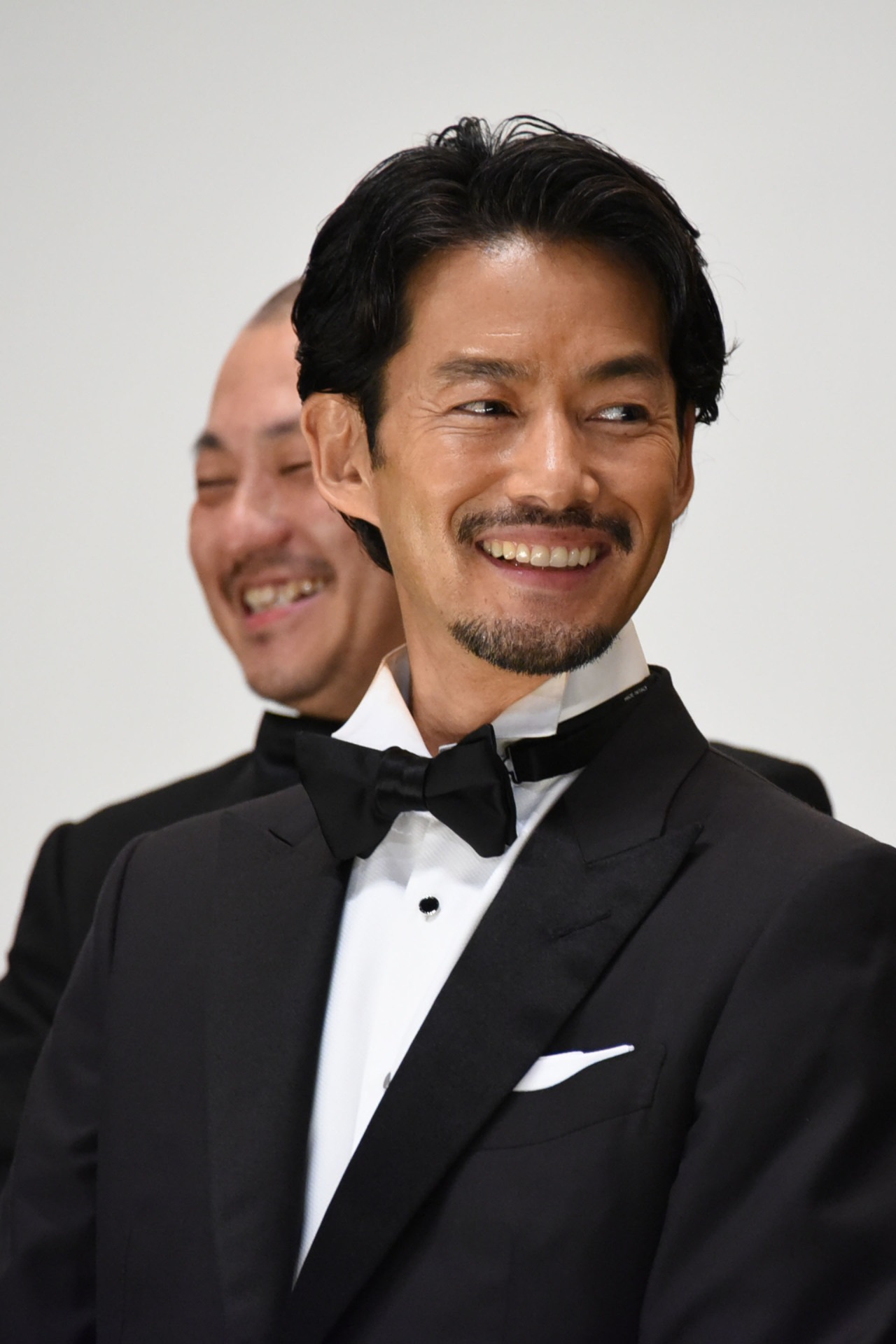 竹野内豊（手前）