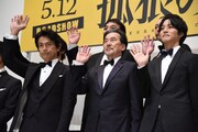 前列左から江口洋介、役所広司、松坂桃李。