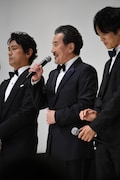 左から江口洋介、役所広司、松坂桃李。