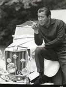 三船敏郎と彼の愛車“MG”。