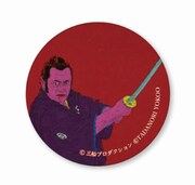 横尾忠則×三船敏郎コラボグッズの缶バッジ。