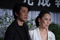 左から永瀬正敏、河瀬直美。