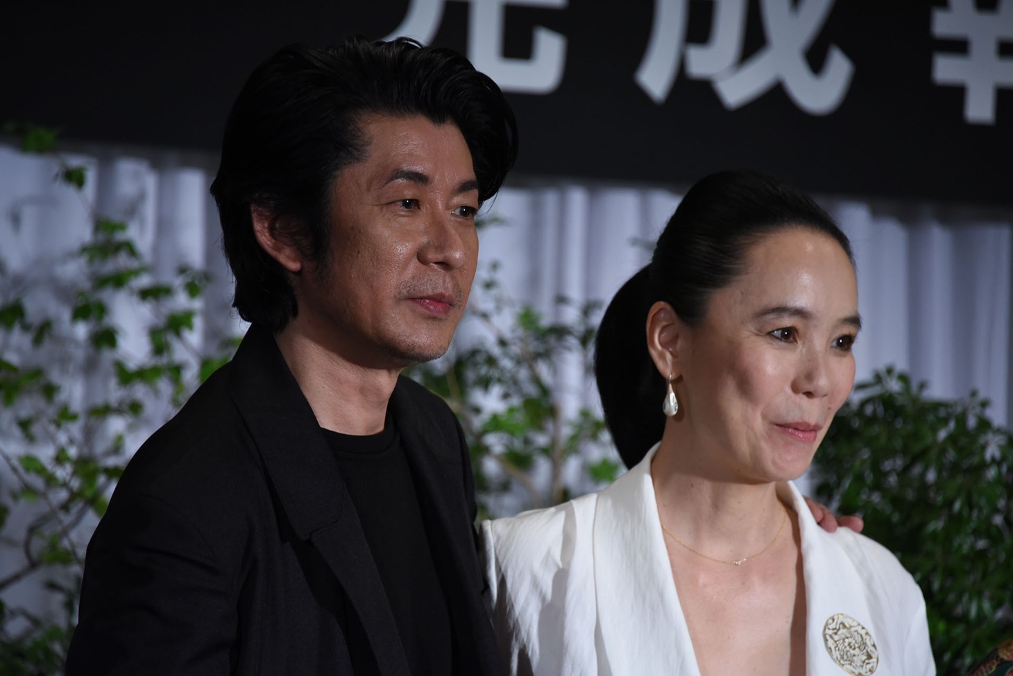 左から永瀬正敏、河瀬直美。