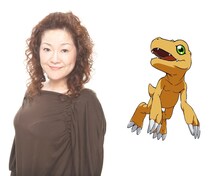 左から坂本千夏、アグモン。