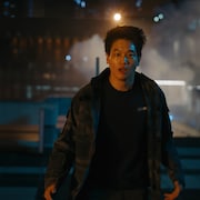「メイズ・ランナー:最期の迷宮」本編映像、ミンホがグリーバーから逃げる