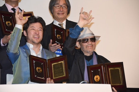 左から浅野忠信、大林宣彦。