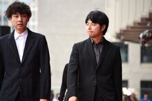 左から松永大司、石井裕也。