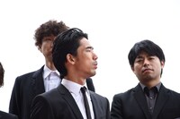 小林直己（手前）