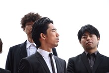 小林直己（手前）