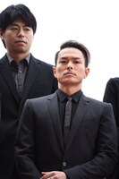 今市隆二（手前）