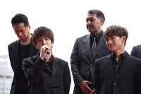 手前左から岩田剛典、NAOTO。