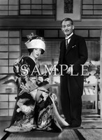 「小津4K 巨匠が見つめた7つの家族」前売り券特典のポストカード。