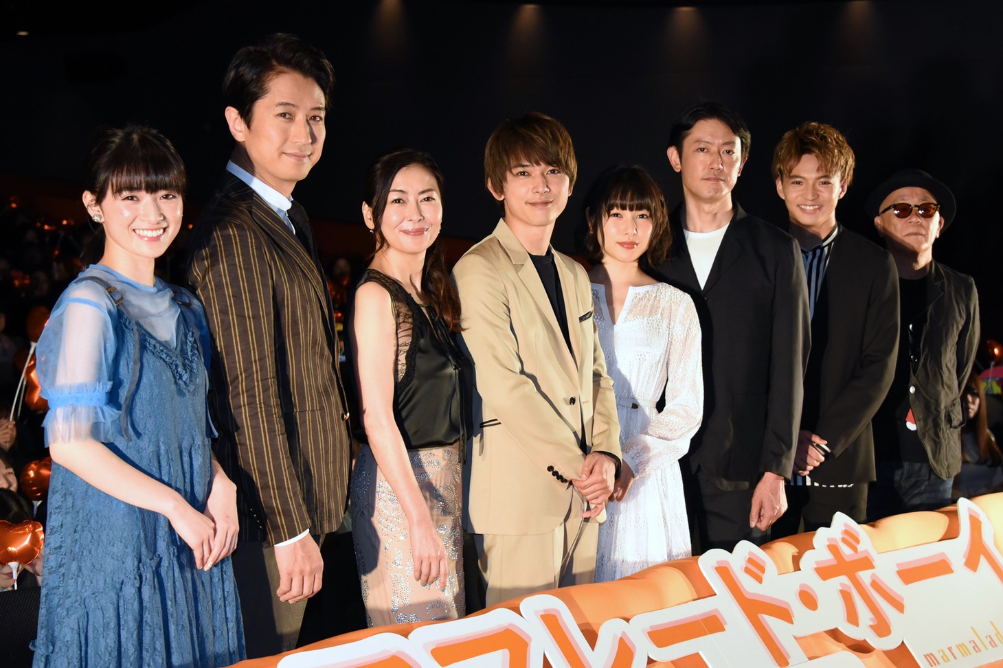 映画「ママレード・ボーイ」公開記念舞台挨拶。左から優希美青、谷原章介、中山美穂、吉沢亮、桜井日奈子、筒井道隆、佐藤大樹、廣木隆一。