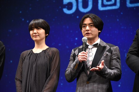 左から長澤まさみ、山田孝之。