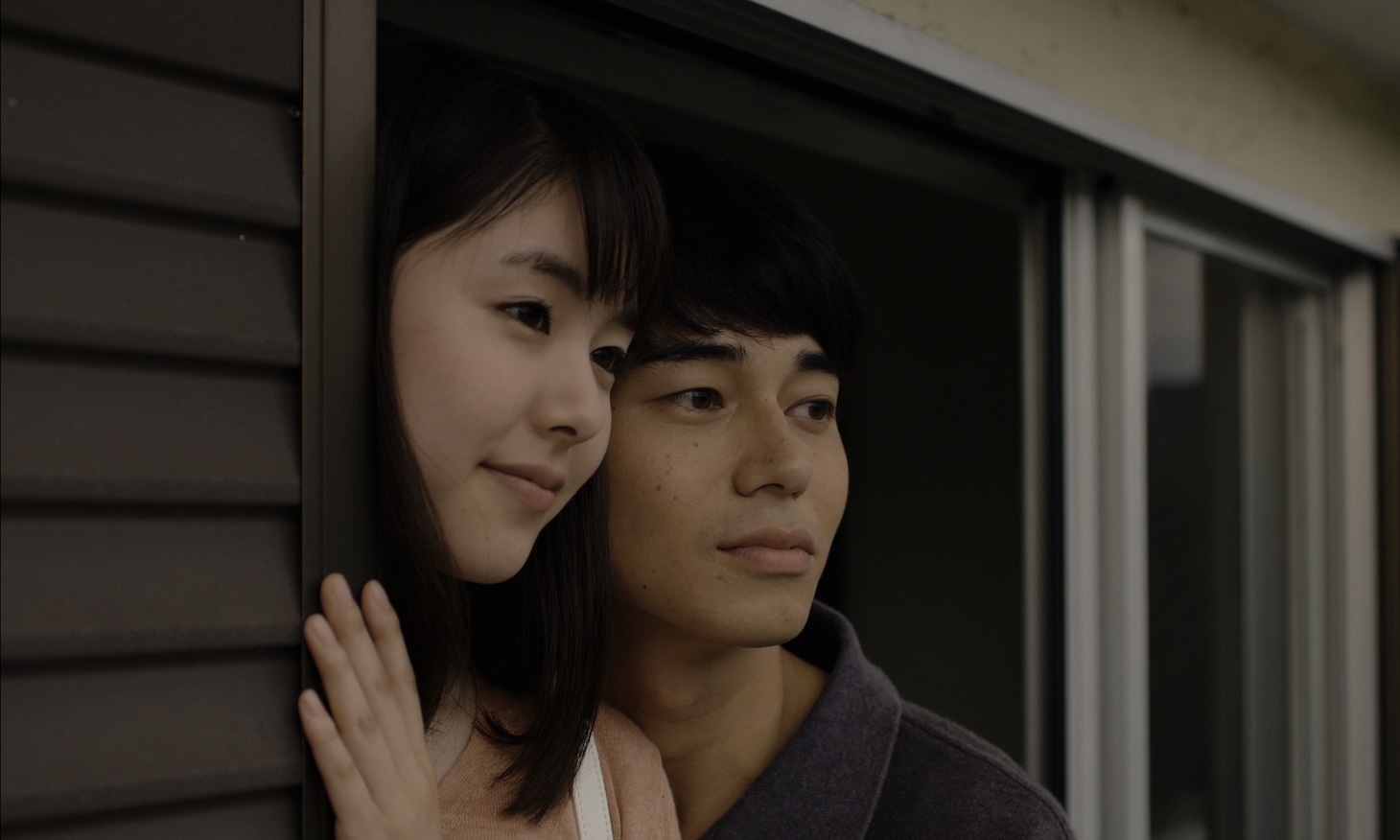 「寝ても覚めても」