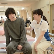 宇野愛海が理学療法士として落合モトキの担当に「歩けない僕らは」特報映像