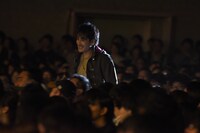 客席に降りてファンと交流した勝也。