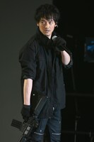 白本彩奈を見て「イーユー……」とセリフを放つ三浦孝太。