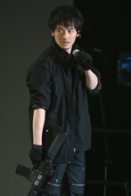 白本彩奈を見て「イーユー……」とセリフを放つ三浦孝太。