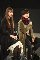 左から白本彩奈、前嶋曜。