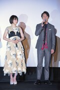 左から広瀬すず、玉木宏。