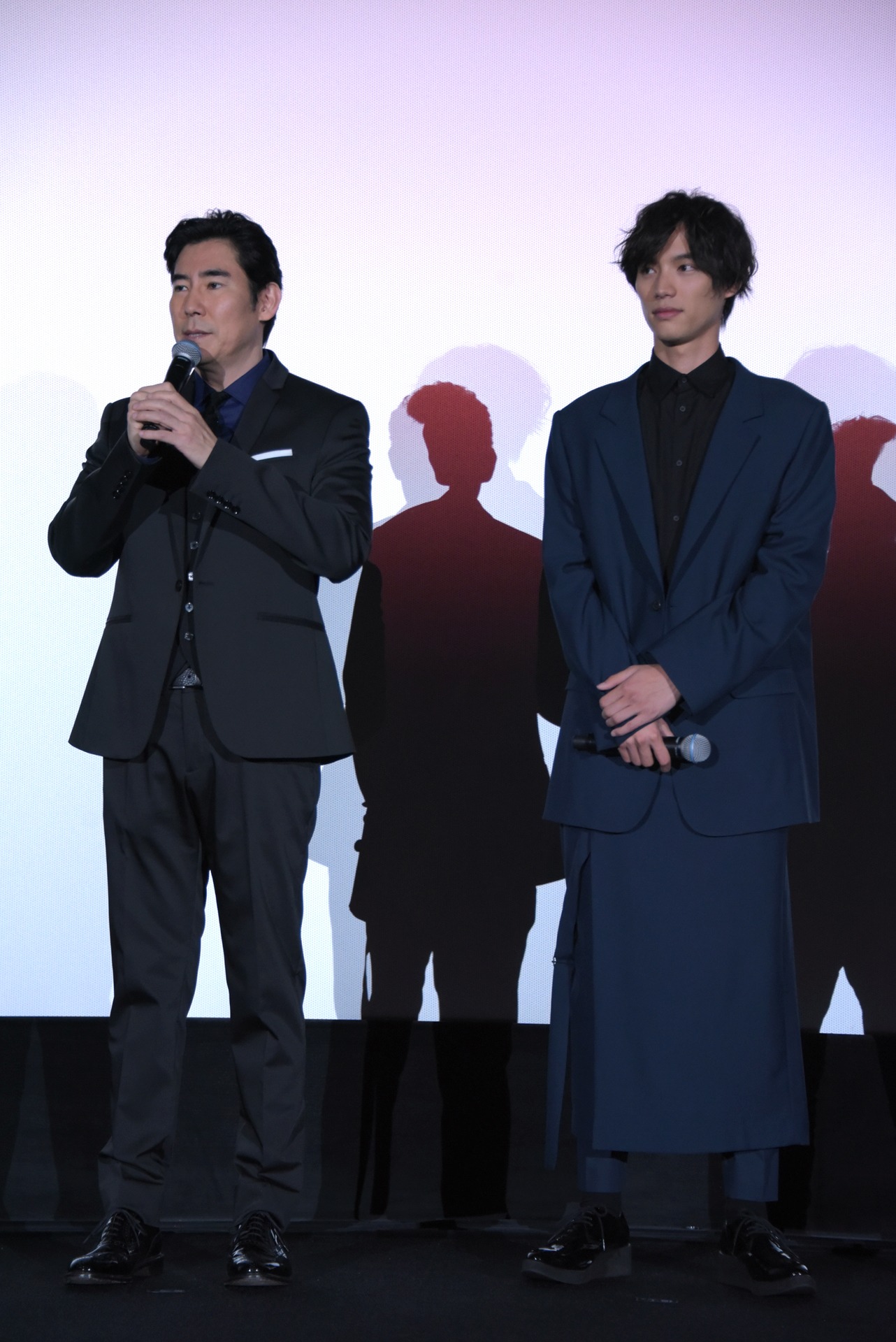左から高嶋政伸、福士蒼汰。