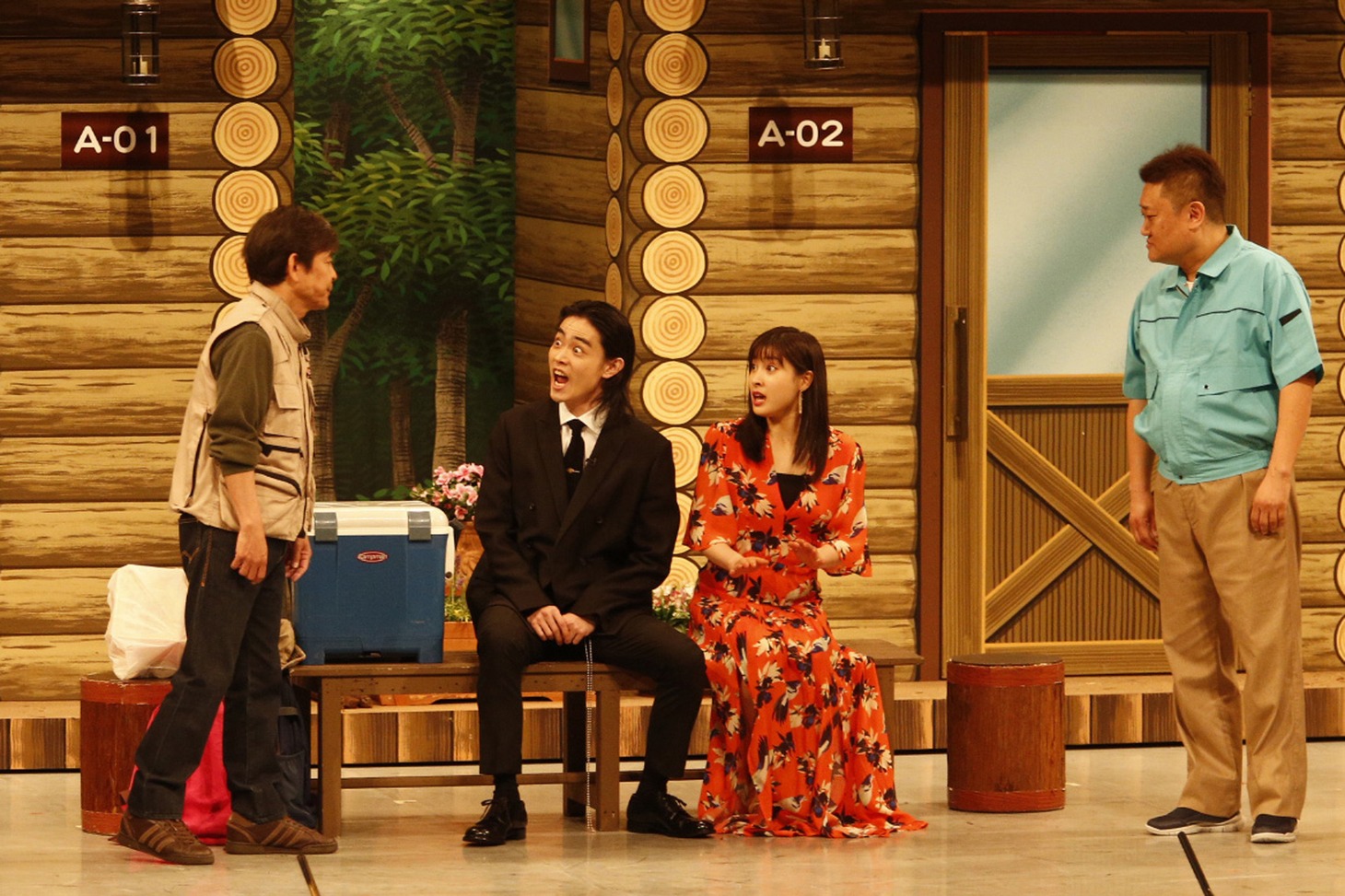 菅田将暉と土屋太鳳が出演した吉本新喜劇の様子。