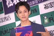 「妄想・松坂桃李2」をアピールする松坂桃李。