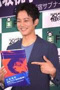 「妄想・松坂桃李2」をアピールする松坂桃李。