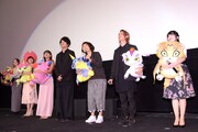 「デジモンアドベンチャー tri. 第6章『ぼくらの未来』」初日舞台挨拶にて、左から田村睦心、吉田仁美、三森すずこ、細谷佳正、山口眞弓、池田純矢、荒川美穂。