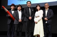 左から赤ペン瀧川、白石和彌、役所広司、柚月裕子、映画評論家の秋本鉄次。