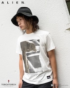 エイリアン“YOU ADMIRE IT”Tシャツ(バニラホワイト / 4860円)