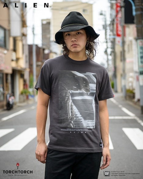 エイリアン“YOU ADMIRE IT”Tシャツ(ブラック / 4860円)