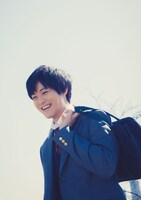 松坂桃李のお気に入りカット「君の苗字は。」。