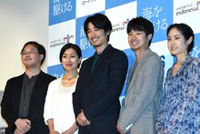 「海を駆ける」完成披露舞台挨拶の様子。左から深田晃司、鶴田真由、ディーン・フジオカ、太賀、阿部純子。
