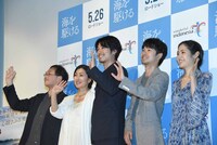 「海を駆ける」完成披露舞台挨拶の様子。