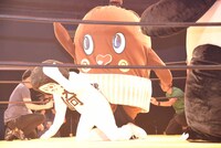 ねば～る君（中央奥）とオカザえもん（左手前）。