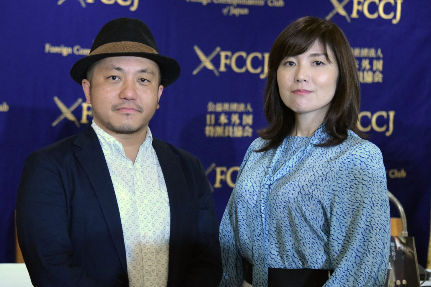 左から白石和彌、柚月裕子。